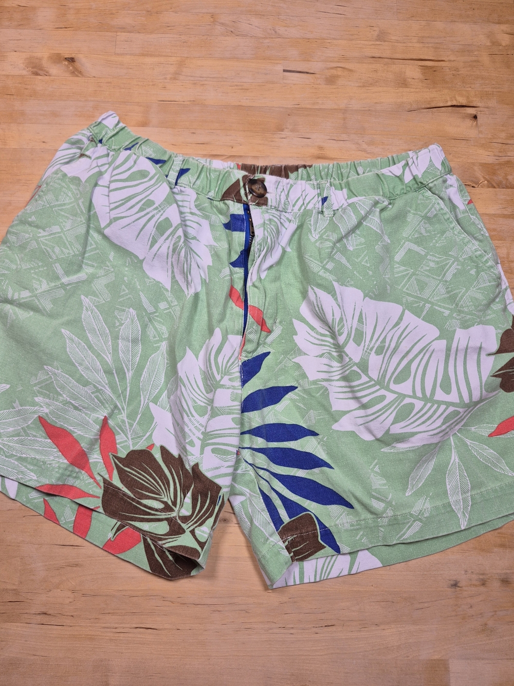 chubbies Light Green Tropical Print Swim Trunks with Multicolor Leaves